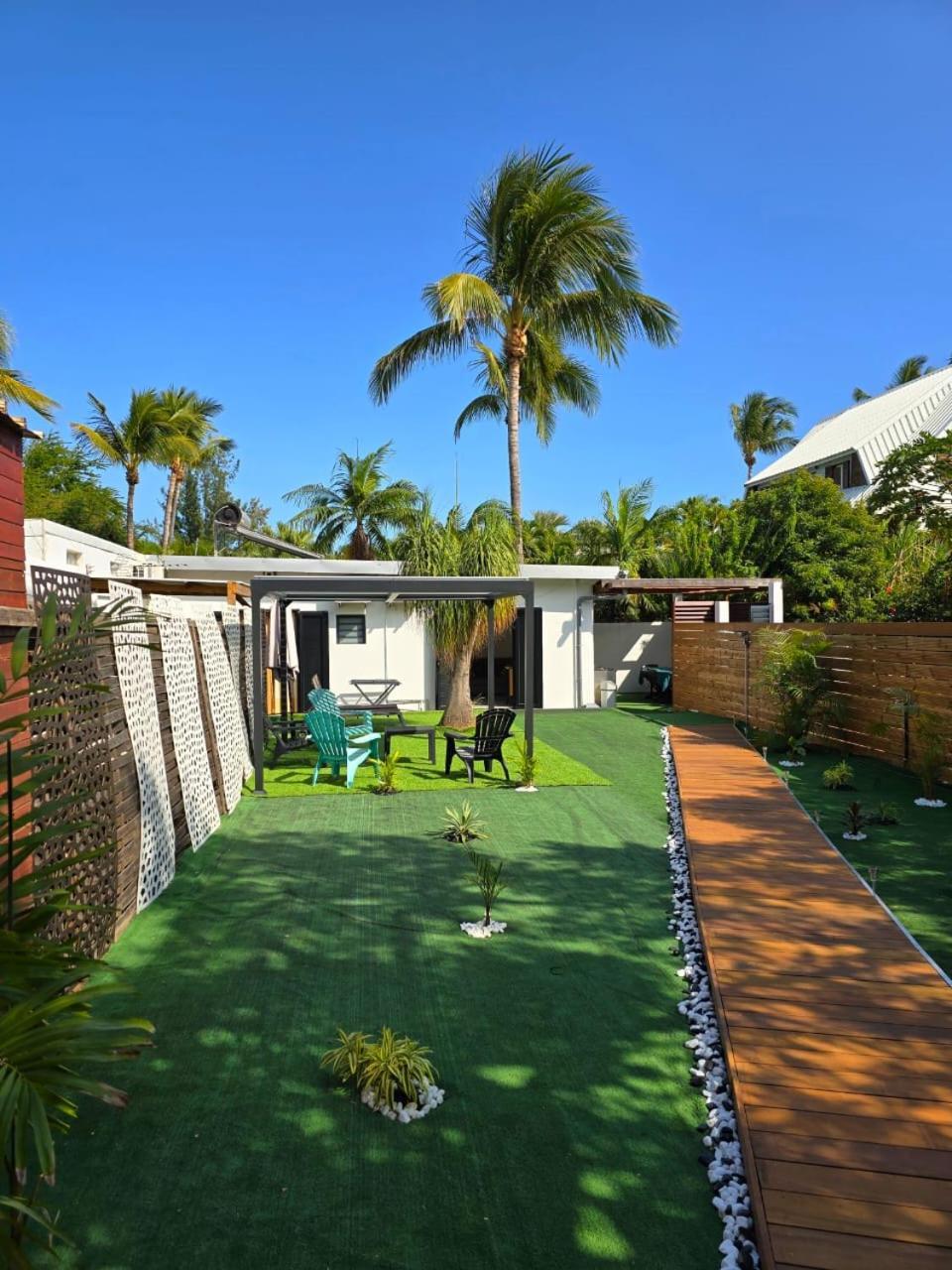 Charmant Logement A L'Ermitage Les Bains ลาซาลีน เลอแบ็ง ภายนอก รูปภาพ